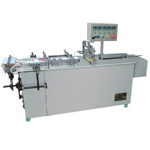 دستگاه سلفون کش جعبه نیمه اتوماتیک در زمینه سفید