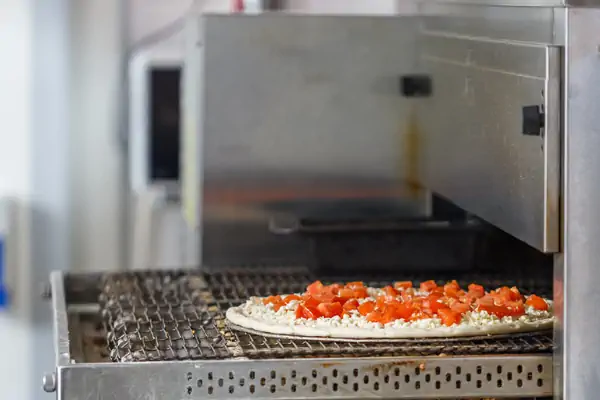 عکس پیتزا در فر پیتزا