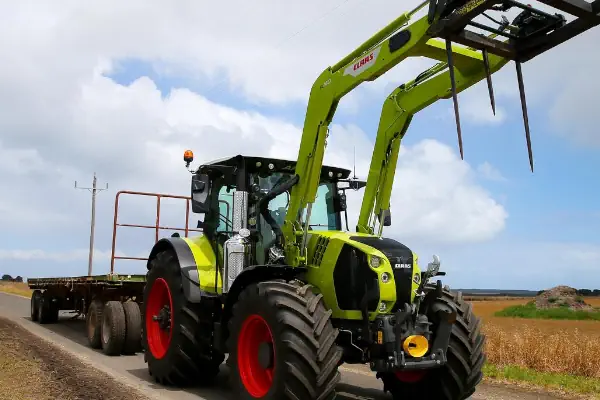 عکس تراکتور کشاورزی