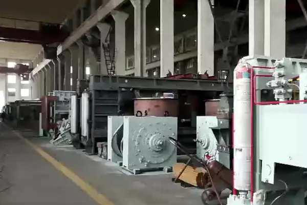 بخشی از کارخانه تولید سیمان