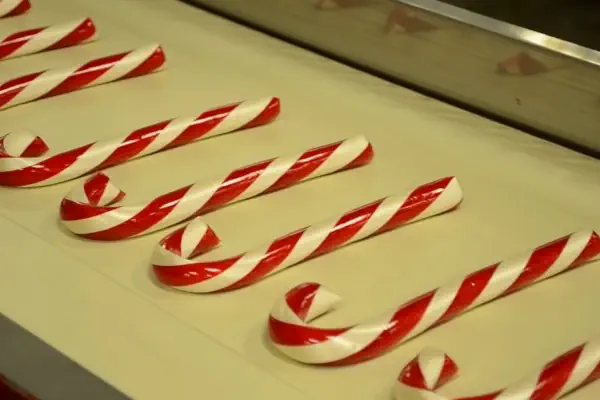 عکس آب نبات در دستگاه تولید آب نبات