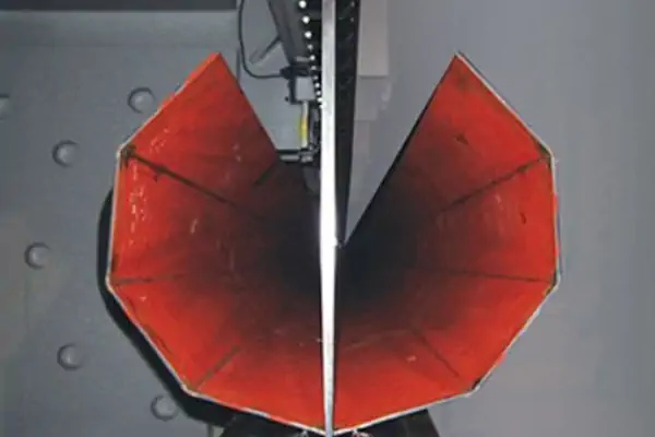 عکس تیر چراغ برق در خط تولید پایه تیر چراغ برق