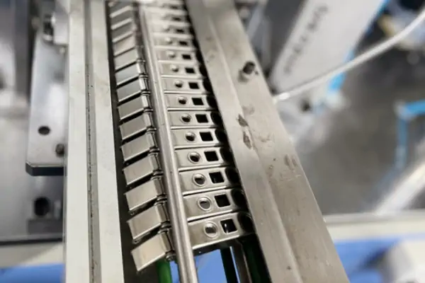 عکس لولا در خط تولید لولا