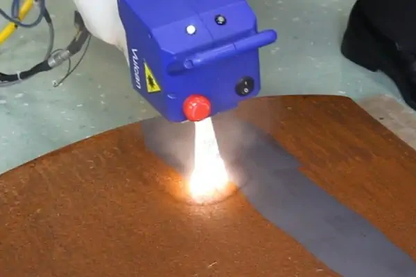 دستگاه زنگ زدای لیزری