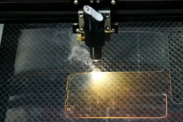 عکس از فرایند خط تولید گلس گوشی