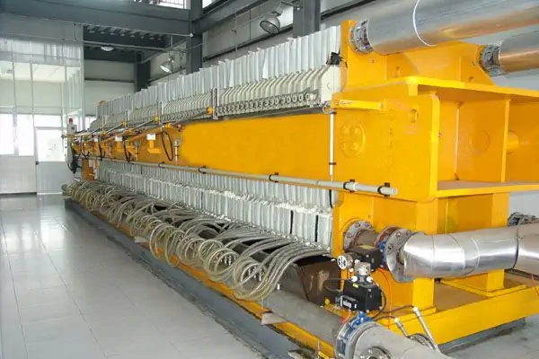 عکس دستگاه تصفیه روغن در کارخانه