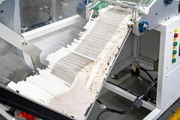 عکس نی در خط تولید نی نوشیدنی