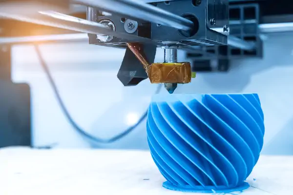 عکس قطعه در حال چاپ توسط دستگاه پرینتر 3 بعدی