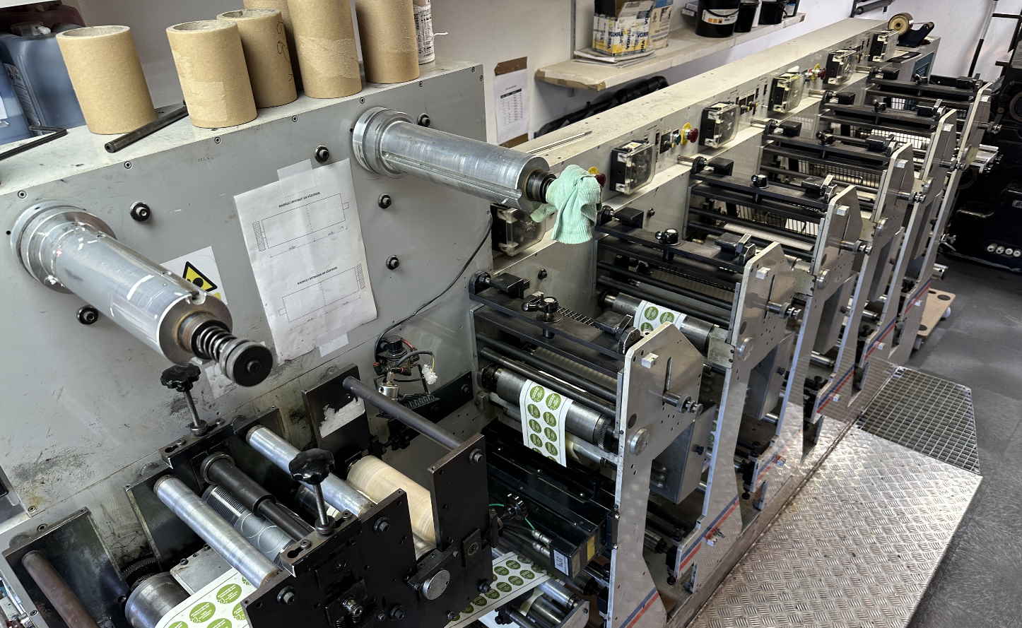 دستگاه چاپ فلکسو دست دوم در حال کار