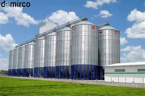 سیلو سیمان خود ایستا در حال بارگیری کامیون میکسر