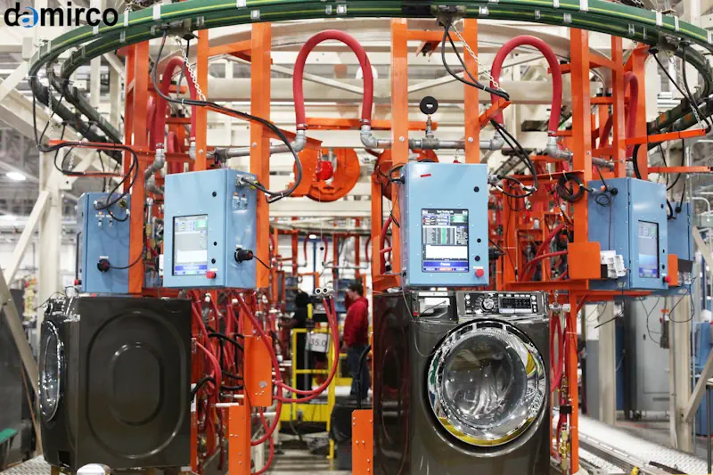 ماشین‌آلات خط تولید سیم و کابل در حال کار