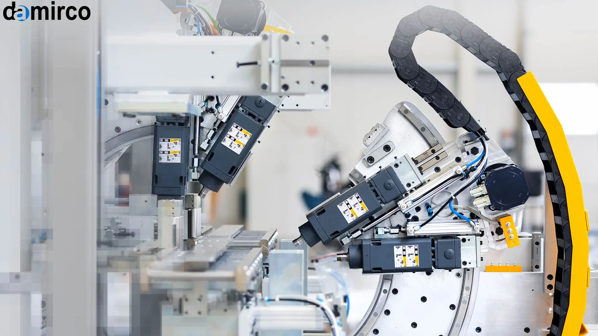 خط تولید پروفیل UPVC در حال کار