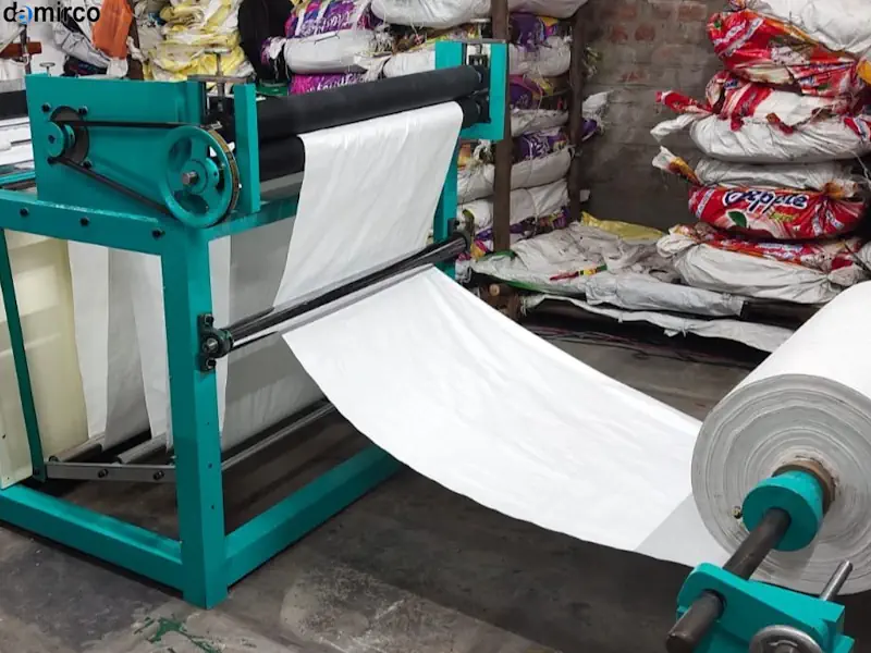 دستگاه اکسترودر در حال تولید فیلم پلی‌پروپیلن