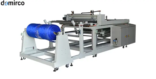 دستگاه تولید توری پلاستیکی در حال ساخت توری بسته‌بندی سیب‌زمینی.