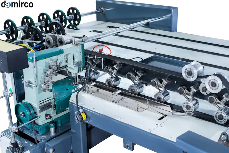 دستگاه توری سیب زمینی در حال بسته‌بندی محصول