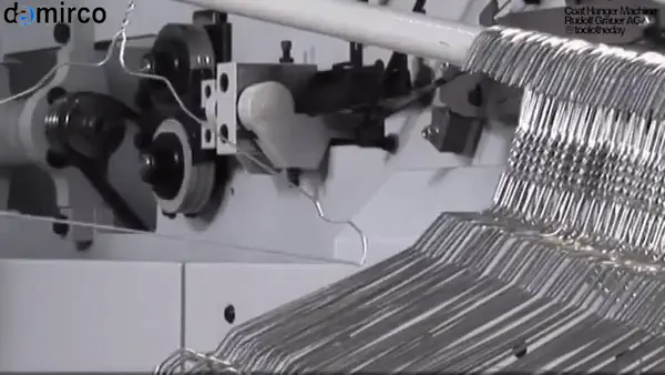 عکس از دستگاه آویز لباس