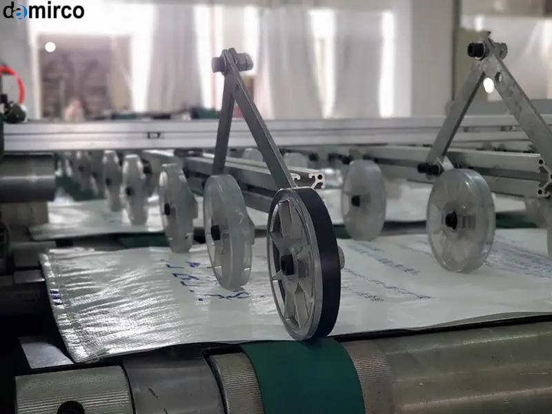 خط تولید گونی دست دوم در حال کار