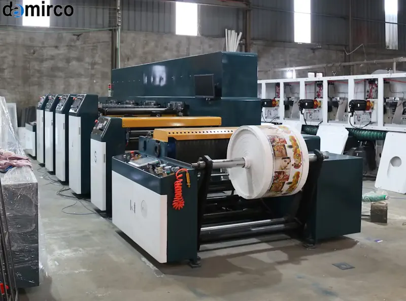 دستگاه چاپ فلکسو در حال کار