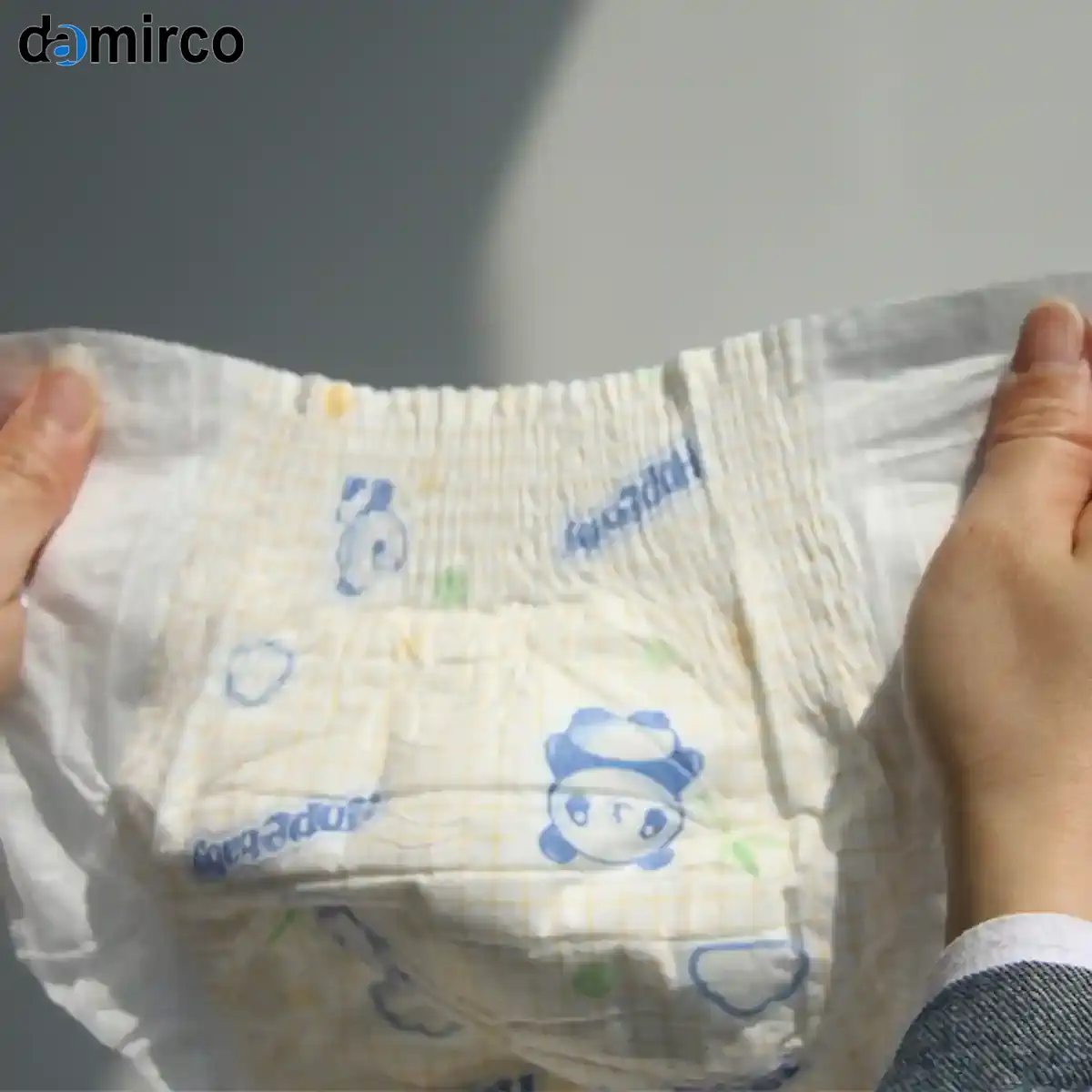 خط تولید خودکار پوشک با نظارت تکنسین‌های متخصص