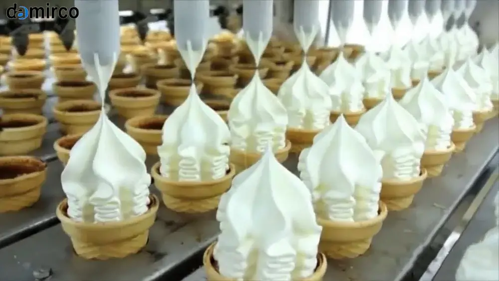 بسته بندی بستنی در کارخانه