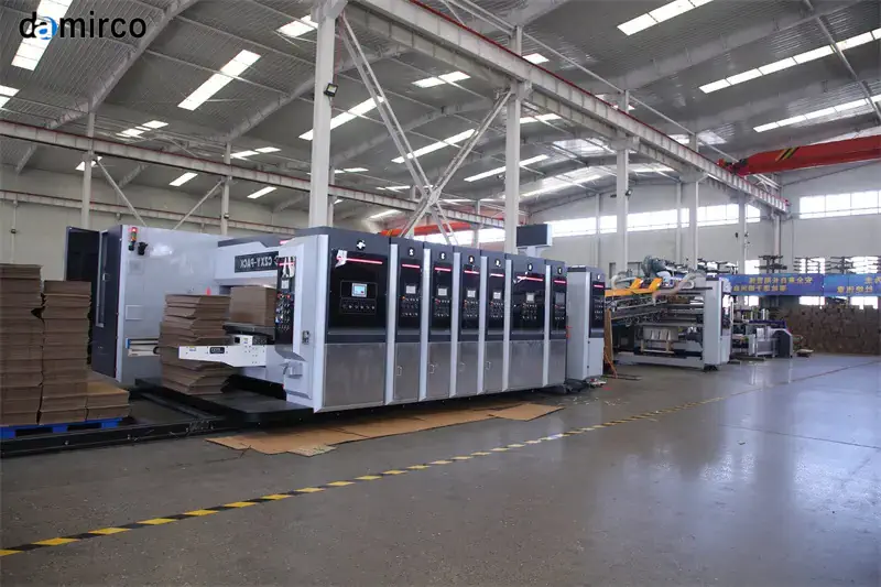 دستگاه تمام اتوماتیک تولید جعبه پیتزا در حال کار