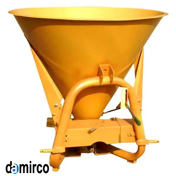 عکس دستگاه کودپاش سانتریفیوژ پشت تراکتوری زرد رنگ