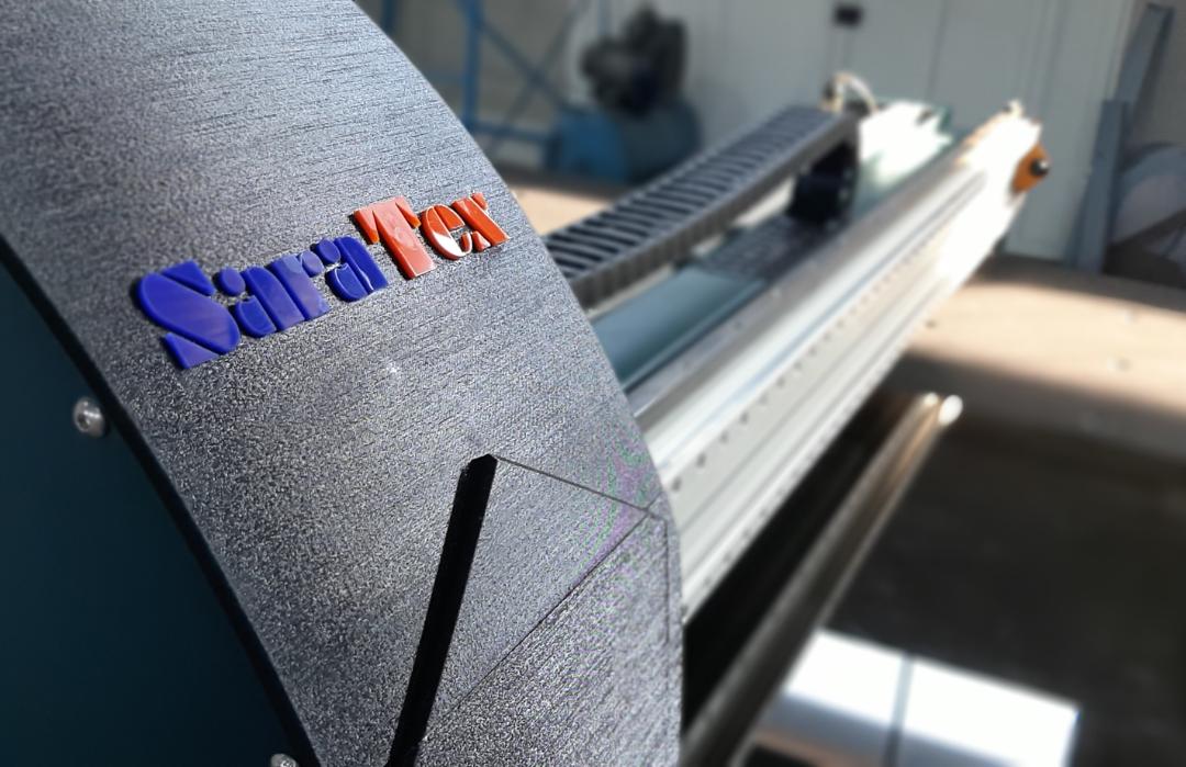 عکس دستگاه برش شیشه از نزدیک لوگو