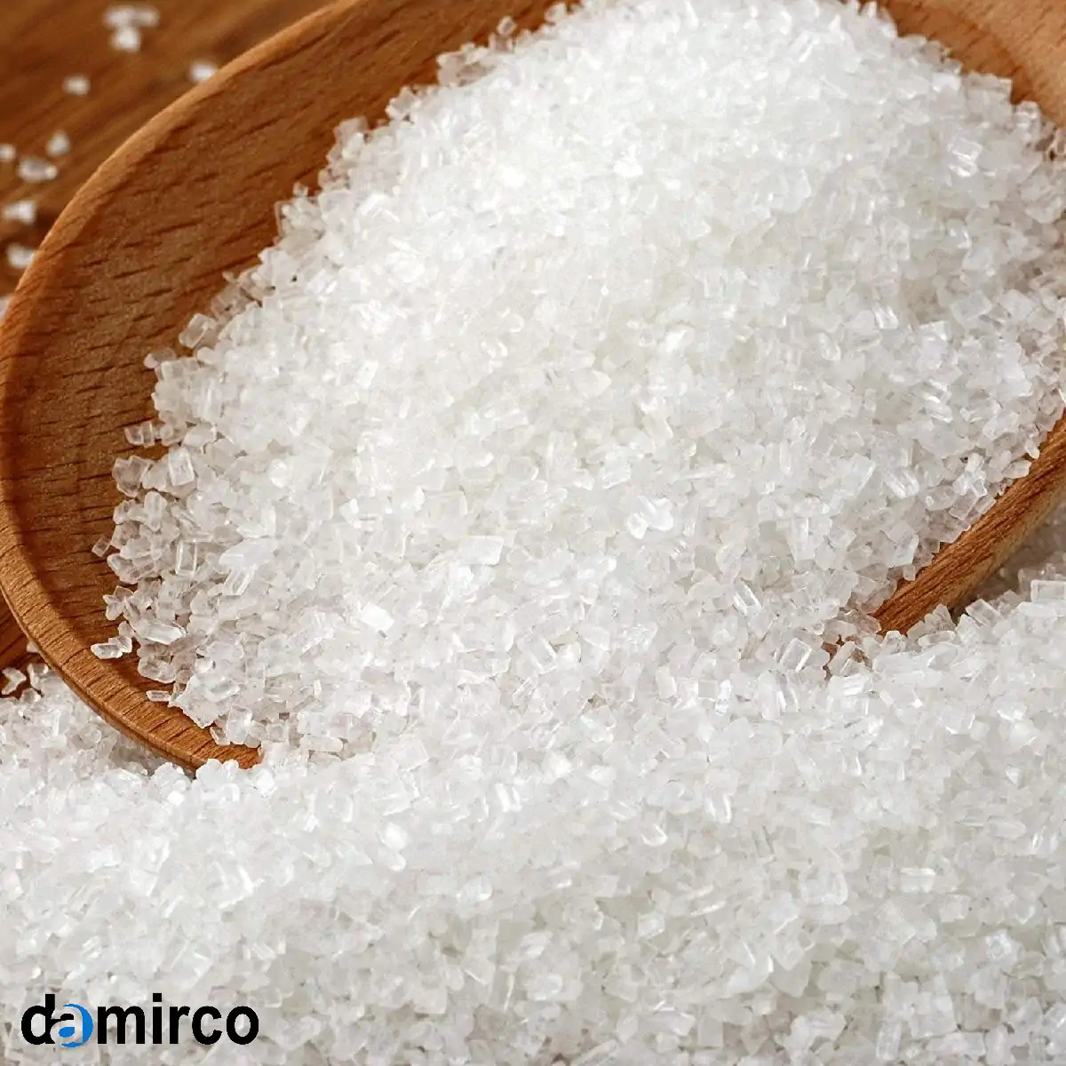 عکس شکر عمده در یک قاشق