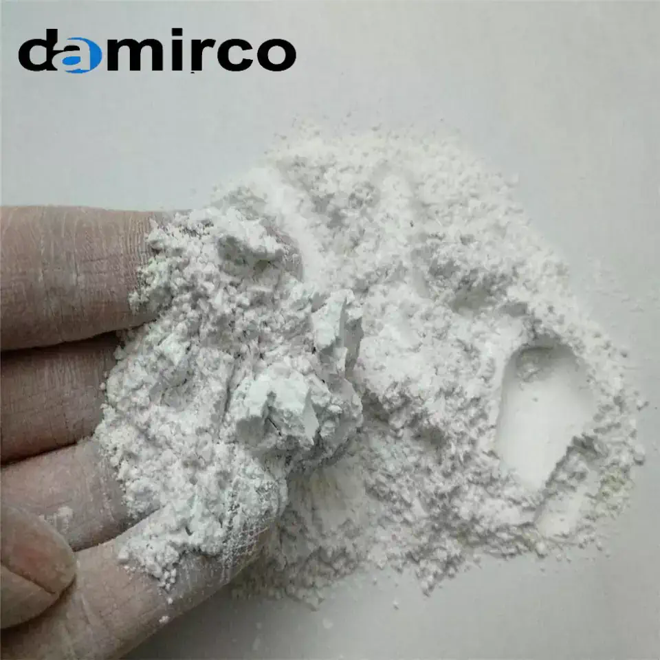 عکس پودر سیلیکات فوق نرم آلومینیوم روی دست