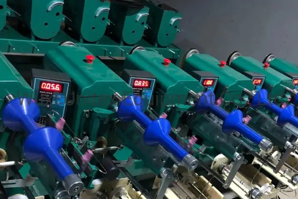 عکس دستگاه تابنده نخ سبز با قالب آبی