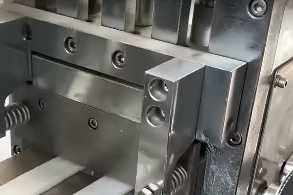 عکس دستگاه تولید دستمال مرطوب از جنس استیل