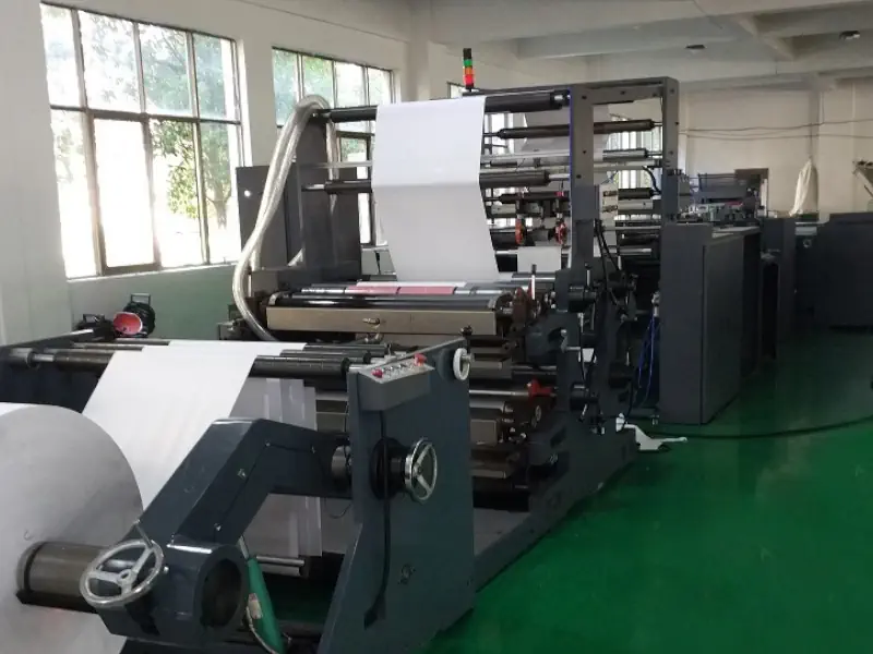 عکس خط تولید دفتر سیمی در محیط کارخانه