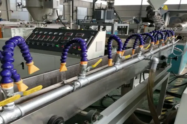 عکس دستگاه تخلیه از خط تولید شلنگ