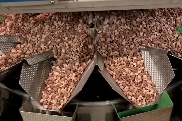 عکس دستگاه توزین خوراک حیوانات خانگی