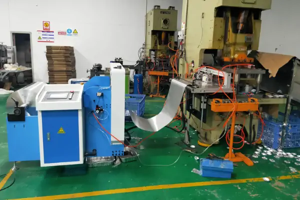 نمای کلی از خط تولید فویل آلومینیوم بسته بندی همراه با فویل آلومینیوم تولید شده