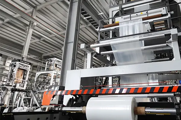 عکس نایلون خروجی تولیدی در دستگاه تولید رول نایلون شیرینگ