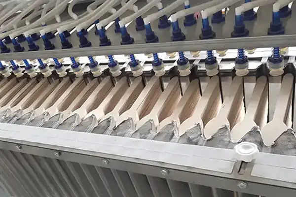 عکس قاشق در خط تولید قاشق، چنگال و کارد چوبی یکبار مصرف