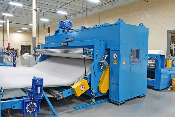 پارچه بلون به همراه دستگاه تولید پارچه آبی رنگ