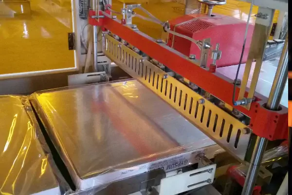 عکس خط تولید سقف کاذب در حین تولید تایل سقفی