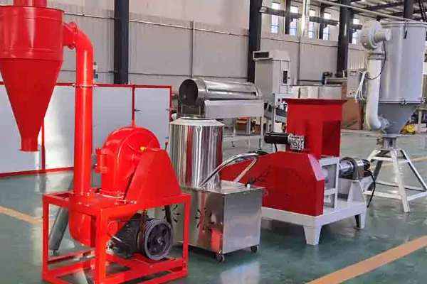 عکس دستگاه های خط تولید غذای ماهی در کارخانه