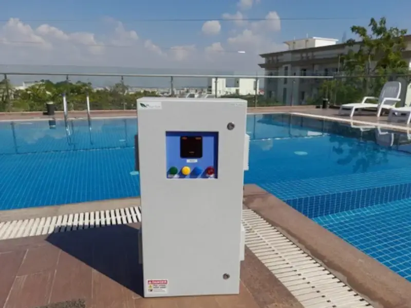 عکس ژنراتور ازن کنار استخر