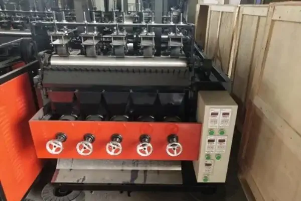 عکس دستگاه اسکاج بافی قرمز به همراه پنل کنترل