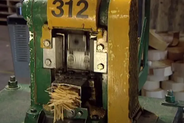 عکس خلال دندان چوبی به همراه دستگاه تولید آن