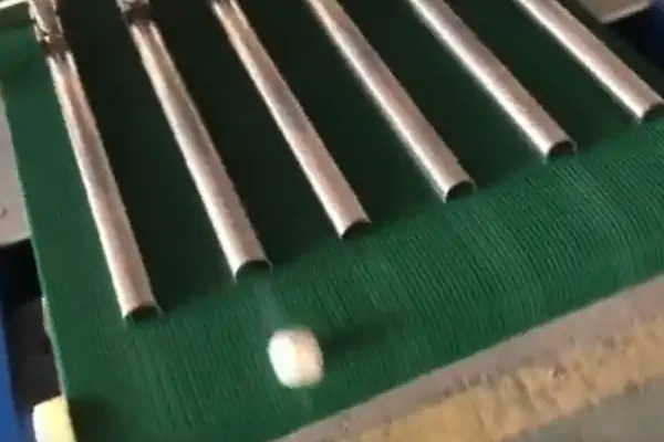 عکس لوله پنوماتیکی خروج پنبه الکلی همراه با محصول