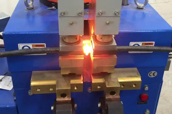 عکس جوشکاری لوله برنجی با دستگاه جوش دو سر لوله