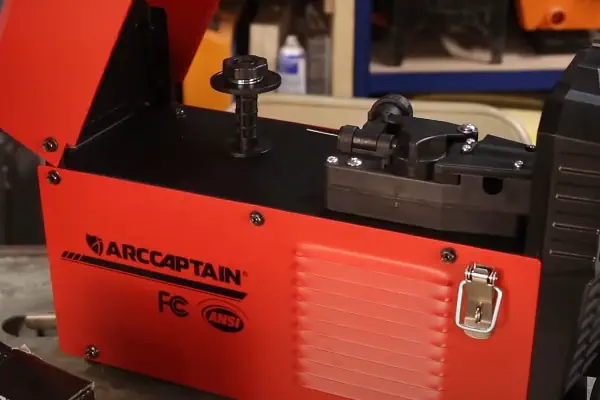 عکس دستگاه جوشکاری قوس الکتریکی قرمز رنگ