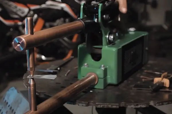 عکس لوله برنجی و دستگاه نقطه جوش