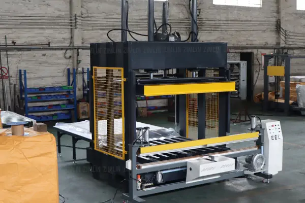 عکس از دستگاه پرس فوم و یونولیت و ورق یونولیت آماده پرس شدن