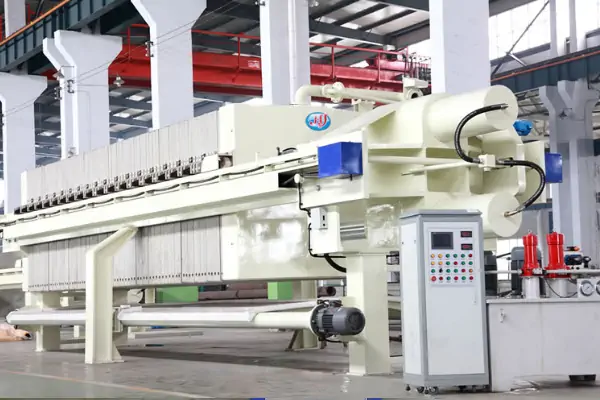 عکس نمایی کلی از دستگاه فیلتر پرس ممبران در کارخانه