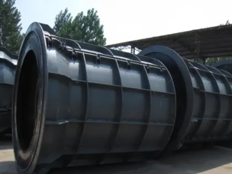 عکس قالب لوله بزرگ سیمانی مشکی رنگ